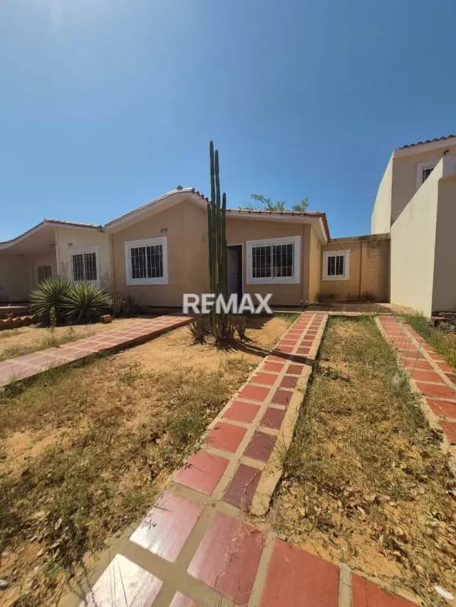 SE VENDE CASA CAMINOS DEL DORAL