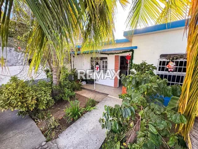 En venta casa en el oeste, sector Pueblo Nuevo