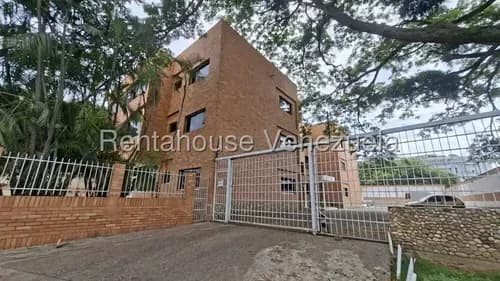 Jv Apartamento En Venta En La Av. Bolivar Norte, De 110mtr2, Conjunto Cerrado Con Porton Electrico 26-21020 Jun8