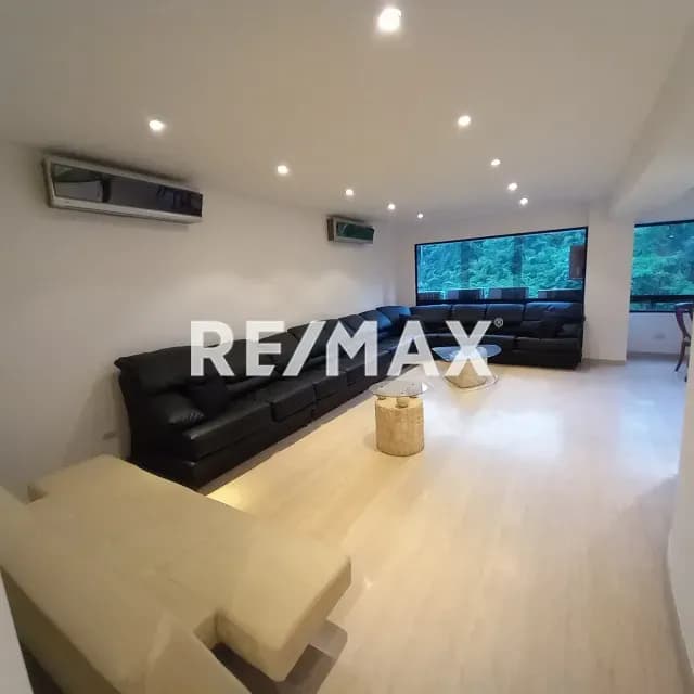 Alquiler bello y cómodo apartamento remodelado Urb. La Tahona