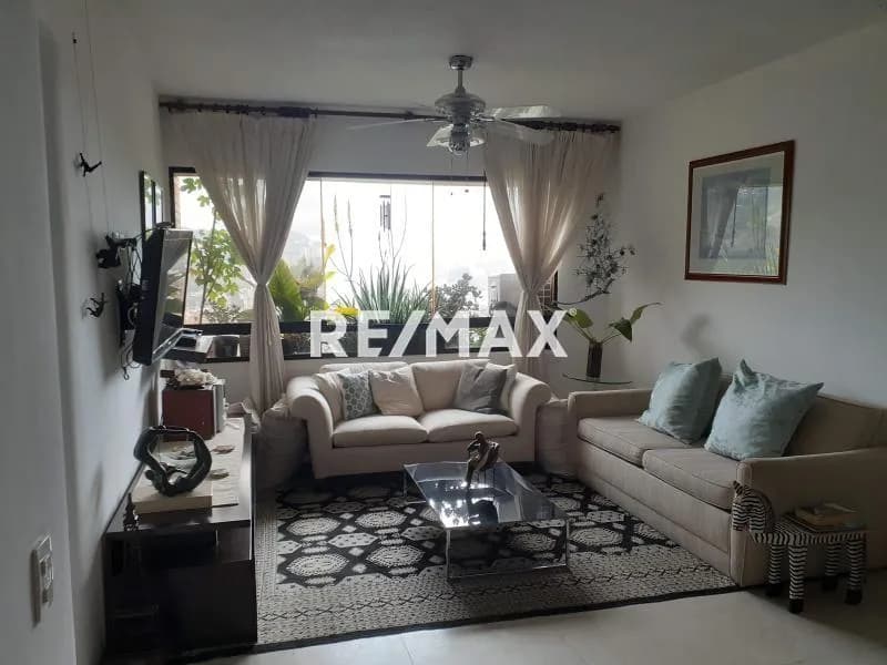 Ofrezco en Venta bello y cómodo apartamento urb. Las Esmeraldas de La Tahona.