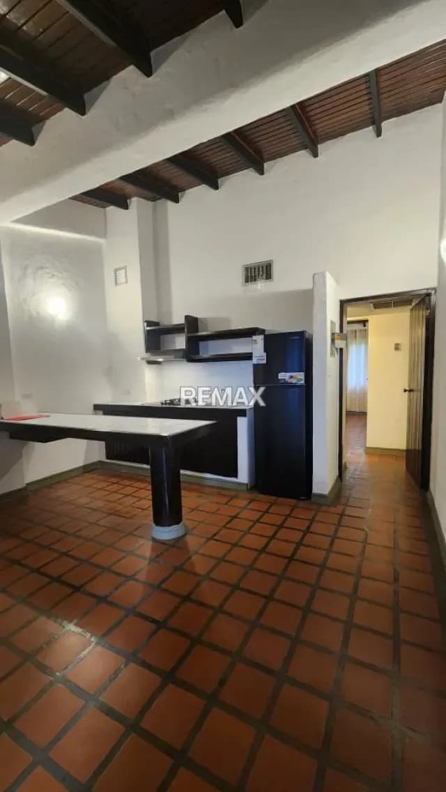 APARTAMENTO TIPO ESTUDIO EN ALQUILER EN CONJ. RES. TIPURO SUITES.