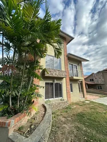 Hermosa Villa En Venta Villas San Diego Country Club. Exclusiva Urbanización En San Diego, Campos De Golf, Vigilancia 24 Horas, Agua Ade Pozo,clima De Montaña(mer)