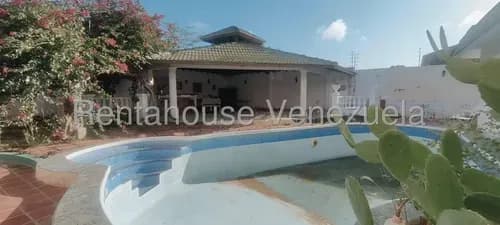 Casa Con Piscina En Venta En Sector Santa Fe De Punto Fijo # 25-15580