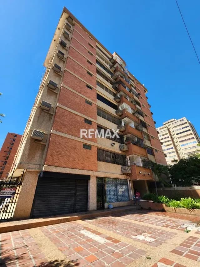 VENDE Apto en Edificio Patanemo, Sector Indio mara