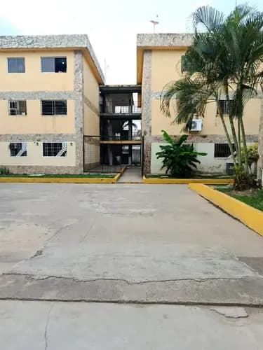 Venta De Apartamento Resid. Chiguara, Cercano A La Av. Las Ferias