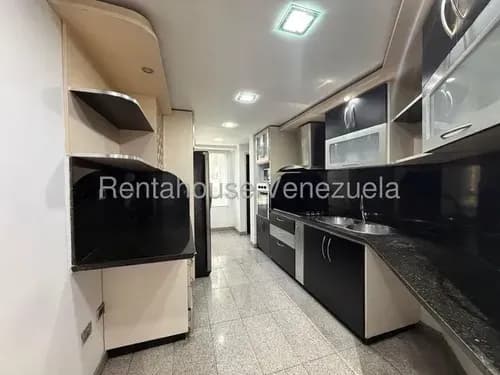 Sb Exclusivo Apartamento En Alquiler Ubicado En El Rosal. La Cocina Esta Remodelada Y Equipada. Vista Panorámica.