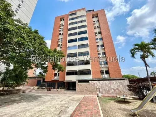 Flor Montero Vende Moderno Apartamento En El Este #26-15282