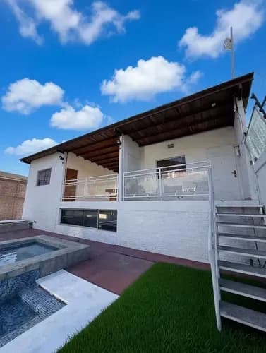 Ad, Vende Majestuosa Casa En La Urbanización Las Morochas. San Diego, Estado Carabobo.