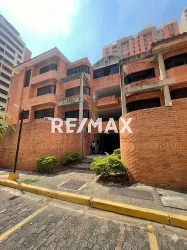 En Venta Amplio Apartamento En La Urb. Los Mangos Res. Punta De Piedra 1 Piso