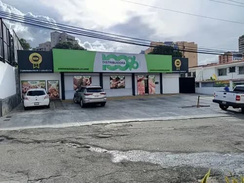 Casa Comercial Al Lado De La Estacion De Gasolina Los Nisperos