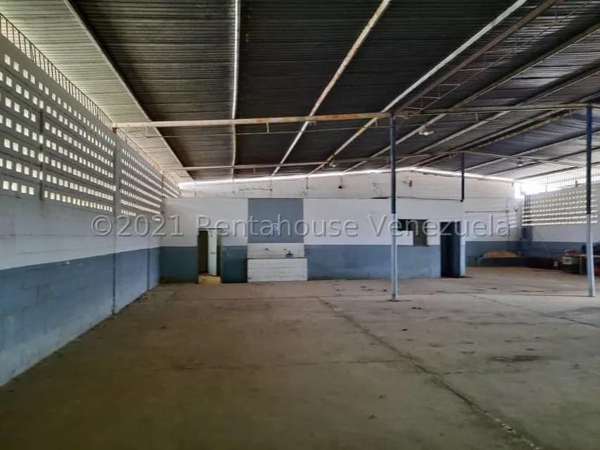 Comercial (Galpon - Deposito) en Venta en Carretera O, Zulia