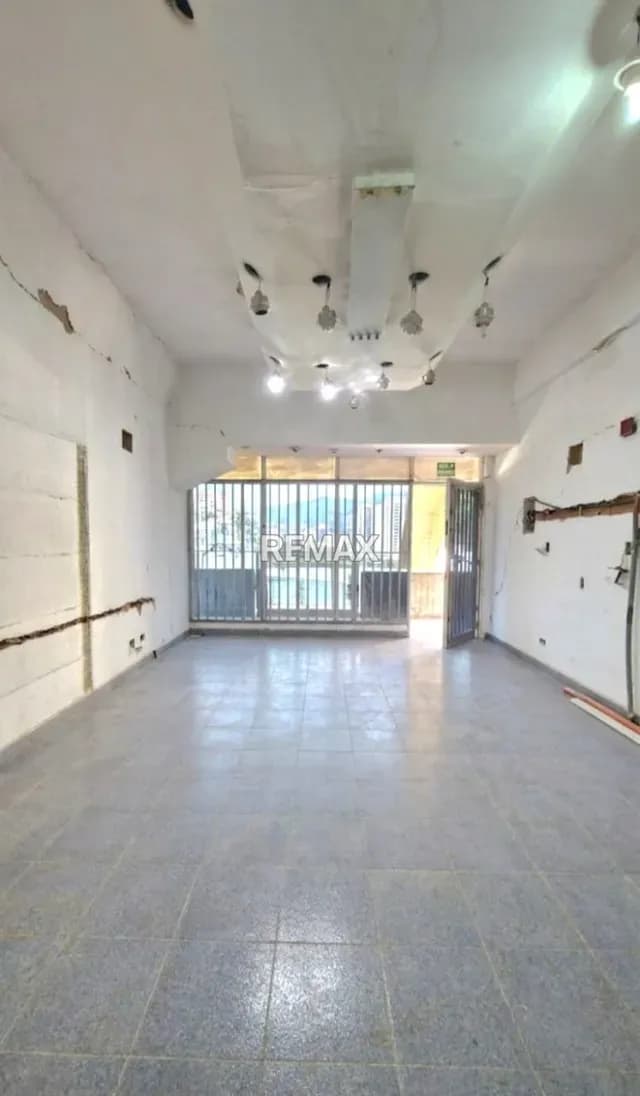 LOCAL PARA REMODELAR EN VENTA
