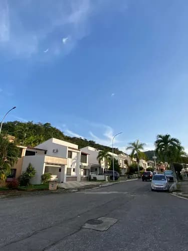 Casa Moderna De Dos Plantas En Venta En Parque Mirador, Avenida Cuatricentenaria - Atm