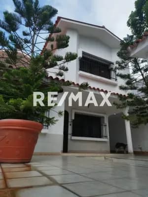 CASA EN VENTA EN URB. LAS CHIMENEAS, VALENCIA EDO. CARABOBO