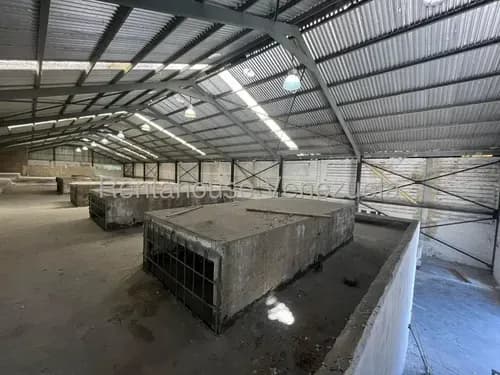 Jip 26-9589. Rentahouse Alquila Complejo De Galpones Con Vigilancia Privada, Areas De Oficinas, Estructura Para Cava Cuarto. En Urb. Industrial San Vicente, Maracay