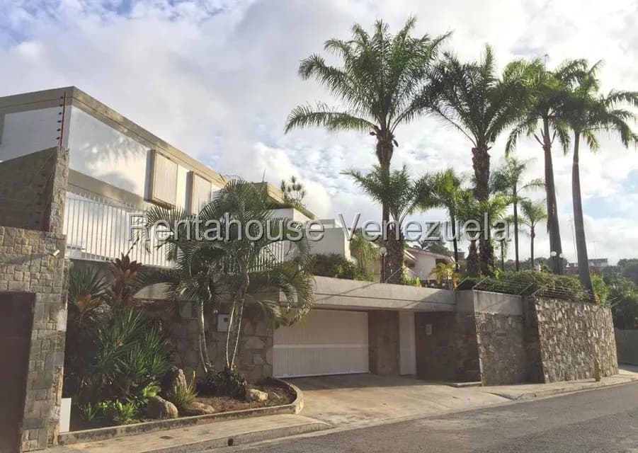 Casa (Multipes Niveles) en Alquiler en Prados del Este, Distrito Metropolitano