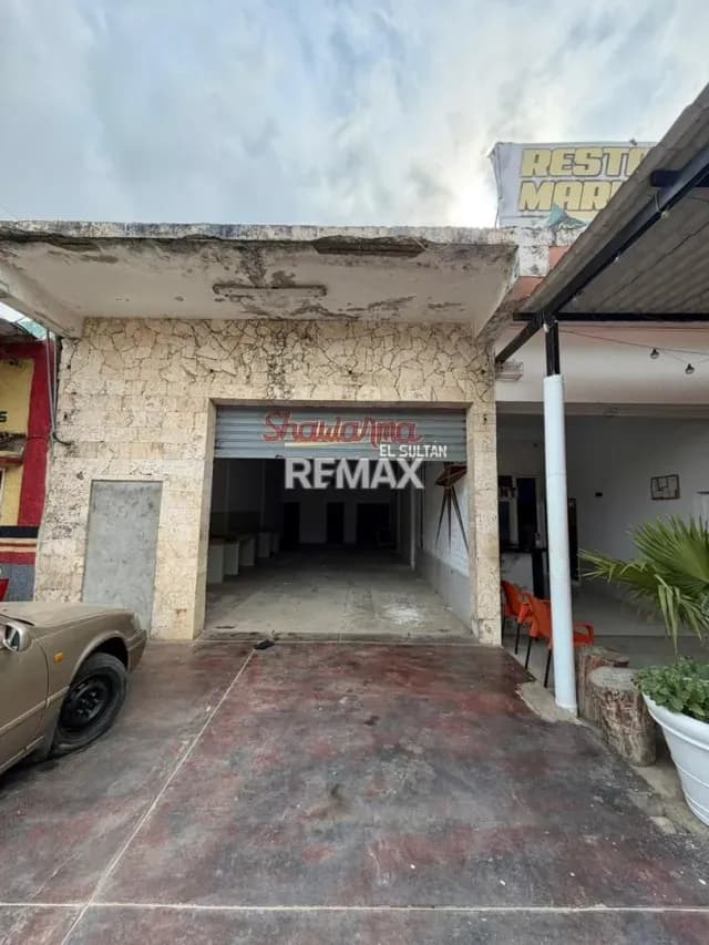 EN ALQUILER LOCAL COMERCIAL DE 120 METROS CUADRADOS, CERCA DEL PUEBLO DE TUCACAS, A ORILLA DE CARRETERA NACIONAL.