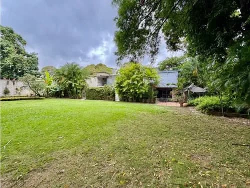Se Vende Terreno 1.700m2 La Floresta