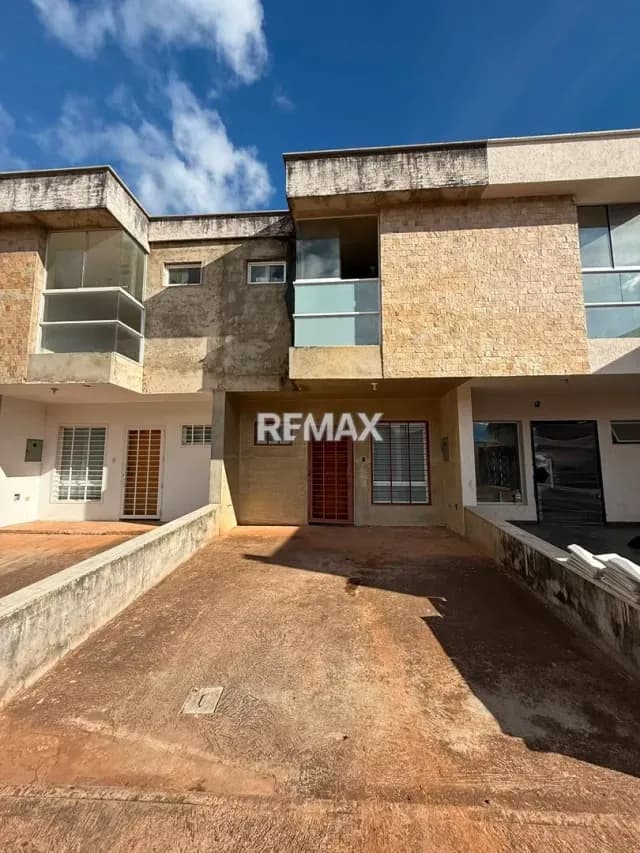 Casa en venta en obra blanca urbanización Cantarrana Suite Casa #02