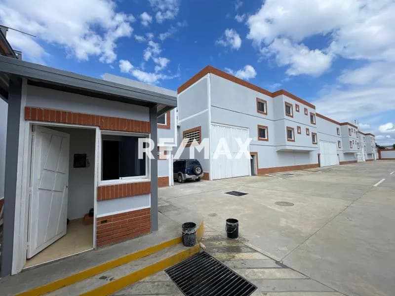 VENDO CONJUNTO DE 5 GALPONES ZONA INDUSTRIAL III BARQUISIMETO