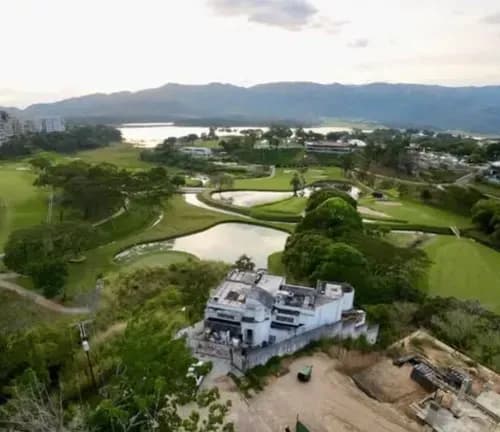 Daniela Jimenez. Casa En Venta En Altos De Guataparo, Con Vista A Los Campos De Golf
