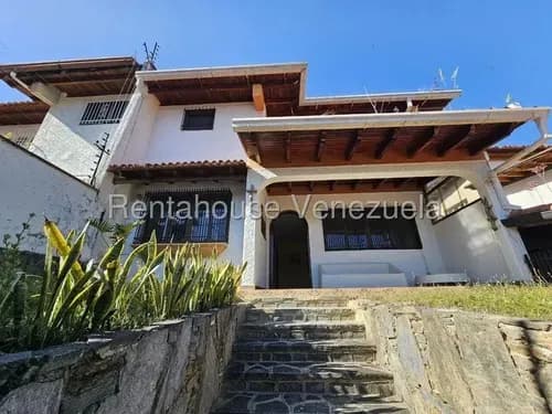 Descubra Esta Joya De Casa En Venta De Arquitectura Colonial, Ideal Para Remodelar Y Adaptar A Su Estilo Personal En La Urb. Miranda Mls #26-14415