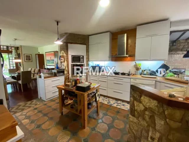 Casa remodelada en villas parque Oripoto de 386mts