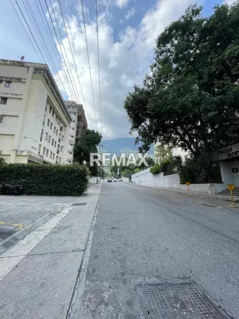 ALQUILER DE APARTAMENTO AMOBLADO EN LOS PALOS GRANDES, CARACAS!!!