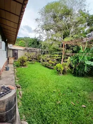 Leandro Araque Inzitu Reators Ofrece En Venta Casa Urb. Los Rauseos El Limón Maracay. Terreno Con 1.035,18 Mts2 Y Construcción Área 358,56 Mts2. *inversión: 130.000 $