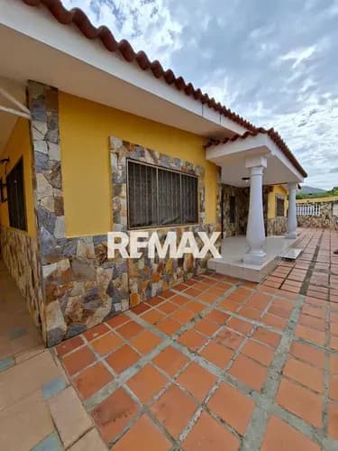 Casa En Santa Ana Municipio Gomez Isla De Margarita Cod 1755