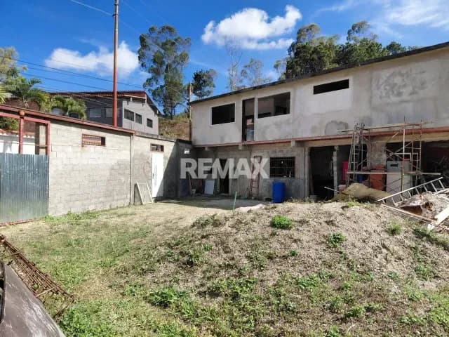 CASA EN OBRA GRIS EN VENTA URB. ROSALEDA SUR