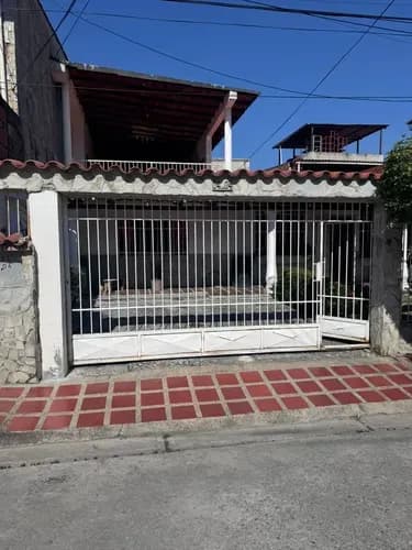 Casa En Venta Guatire Urbanización Castillejo Amplia Y Lista Para Habitar
