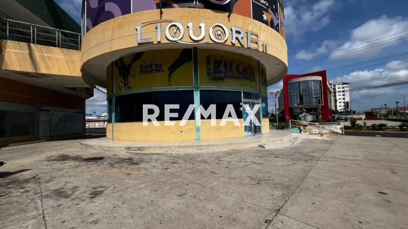 Se Alquila Local en Centro Comercial Riviera