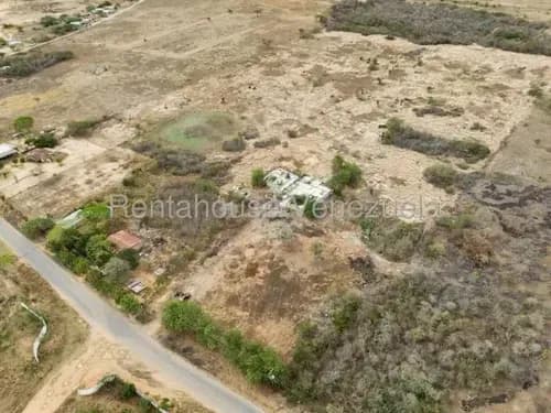 Ivonne Bracho Vende Amplio Terreno Al Norte De Barquisimeto Ideal Para Actividades De Ganadería, Agricultura, Construcción Residencial O Comercial. Mls #25-20771