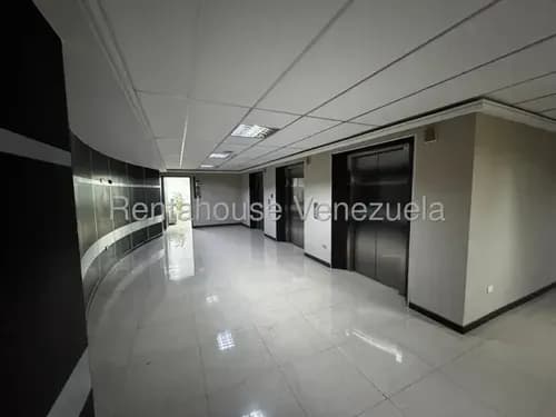 Locales U Oficinas En Alquiler Con Estacionamiento Y Planta Eléctrica En El Este De Barquisimeto Estado Lara #26-6892 Nd