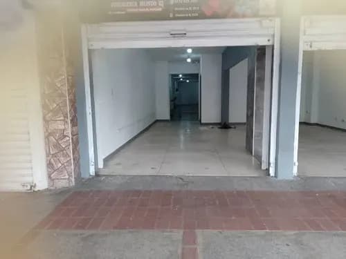 Se Alquila Local Comercial - 110 Metros Cuadrados Avenida Bolivar Norte Con Cedeño. 2 Baños Santas Maria A Pie De Calle Ideal Para Cuallquier Actividad Comercial Gavip