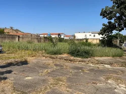 ¡descubre La Oportunidad Perfecta Para Construir La Casa De Tus Suenos En Una Exclusiva Urbanizacion De Alto Target! Te Presentamos Un Terreno Residencial De 834 M², Ubicado En Una Zona Cerrada