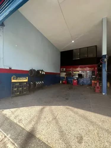 Venta Local Comercial Avenida Las Ferias / Valencia / Carabobo / Venezuela // Edith Isaacs