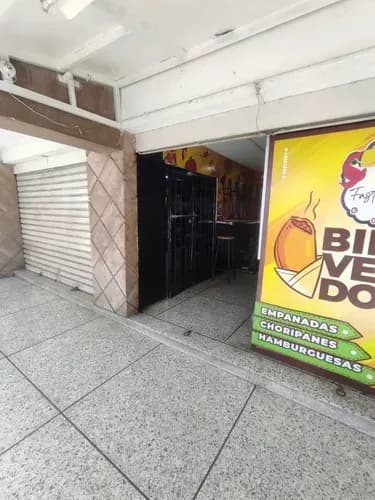 En Venta Local Comercial Completamente Equipado De 61 M2, A Solo Unos Metros De La Avenida Bolívar Norte De Valencia Carabobo. Vende Maritza Lopez