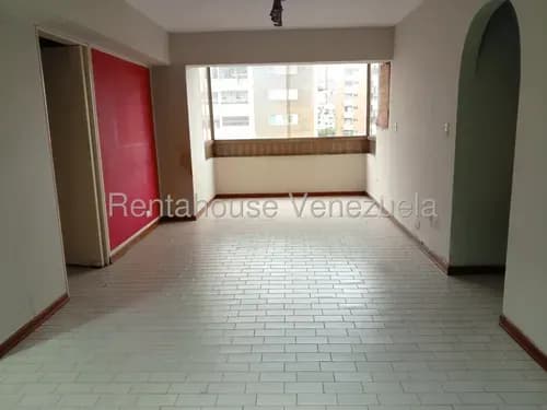 Apartamento Con Excelente Potencial Para Remodelar A Tu Gusto En Venta En La Urb. La Urbina
