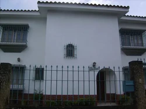 Casa A Remodelar Amplio Jardin En La Suiza
