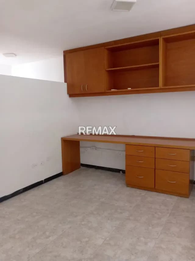 Oficina en Venta en el Edificio Guarimba Los Dos Caminos