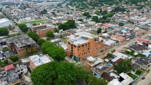 Leandro Araque Inzitu Realtors Ofrece Venta De Oportunidad Única: Adquiera Una Clínica De Alto Valor En Puerto Cabello Ubicación Puerto Cabello, Carabobo, Venezuela