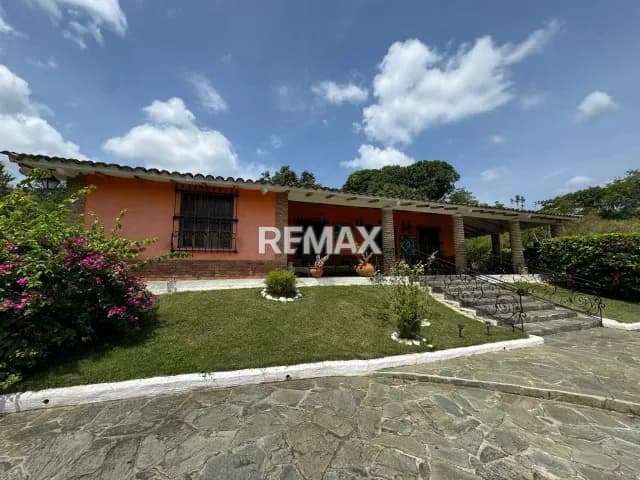 Casa de Campo amoblada con piscina en venta, en Villa Los Aguacates, Barrera