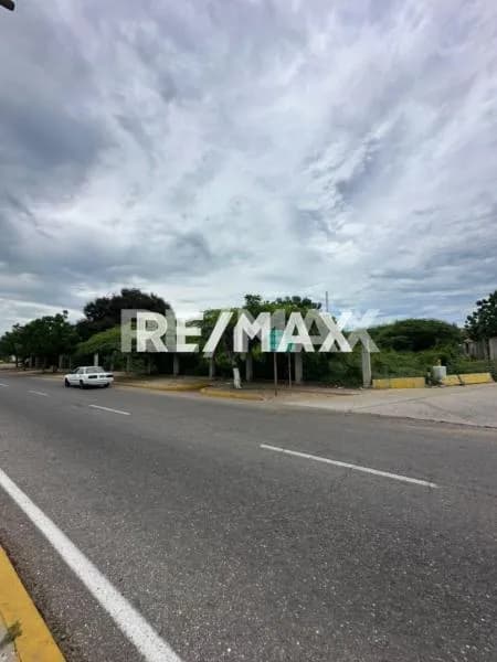 TERRENO EN VENTA EN AV. PRINCIPAL SAN FRANCISCO ZONA SUR