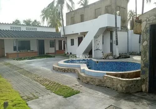 Venta De Propiedad Con Potencial Turístico En Playa Norte Chichiriviche, Edo. Falcón