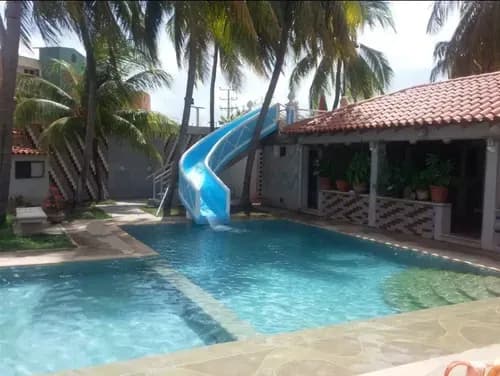 Espectacular Venta 2x1: Quinta Y Apartamento, Ambos En Parcela Con Áreas Tipo Posada: Gran Piscina, Caney Con Cocina Equipada, Terraza Solárium.