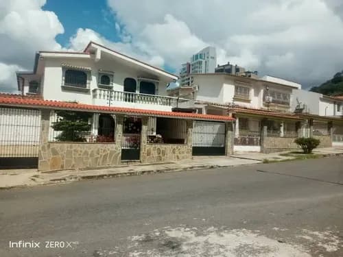 En Venta Hermosa Casa En Las Chimeneas Avenida Principal (yh)
