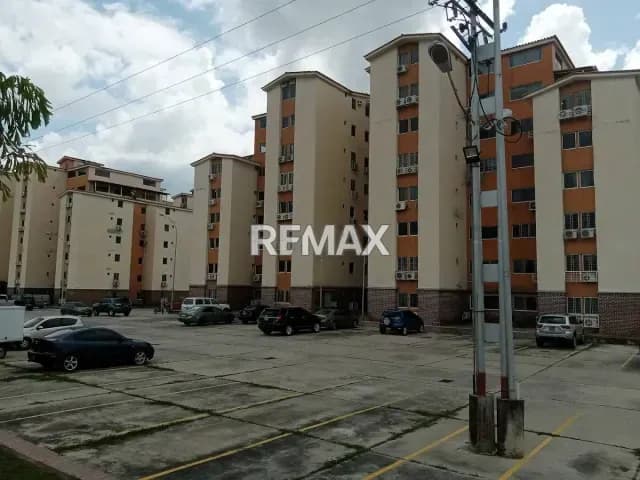EN ALQUILER: APARTAMENTO SEMI-AMOBLADO – SAN FRANCISCO